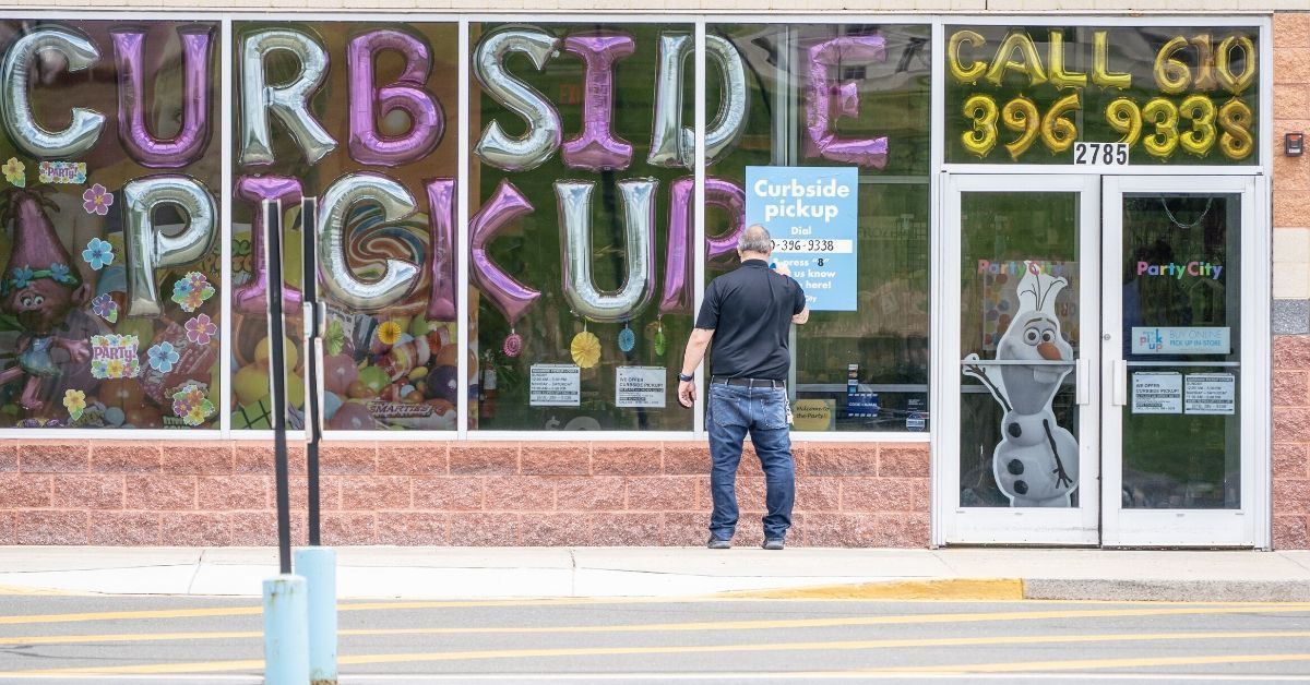 Business accepts curbside pickup during Covid-19. 