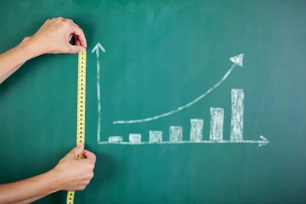 Contact centers have several ways to know if their workforce management function is performing well. WFM can be evaluated on what it directly controls, like forecasts, and on what it influences, like service levels. 