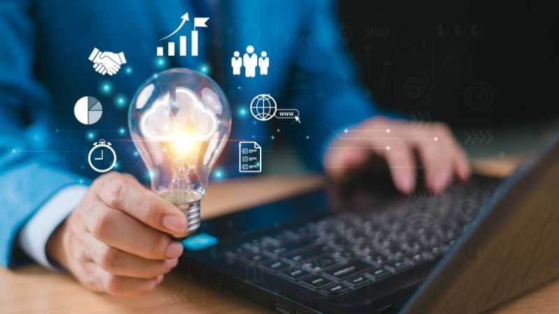 A man holding a light bulb infographic diagram of cloud computing information technology icon.