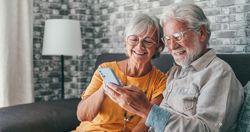 grandparents-spending-time-together
