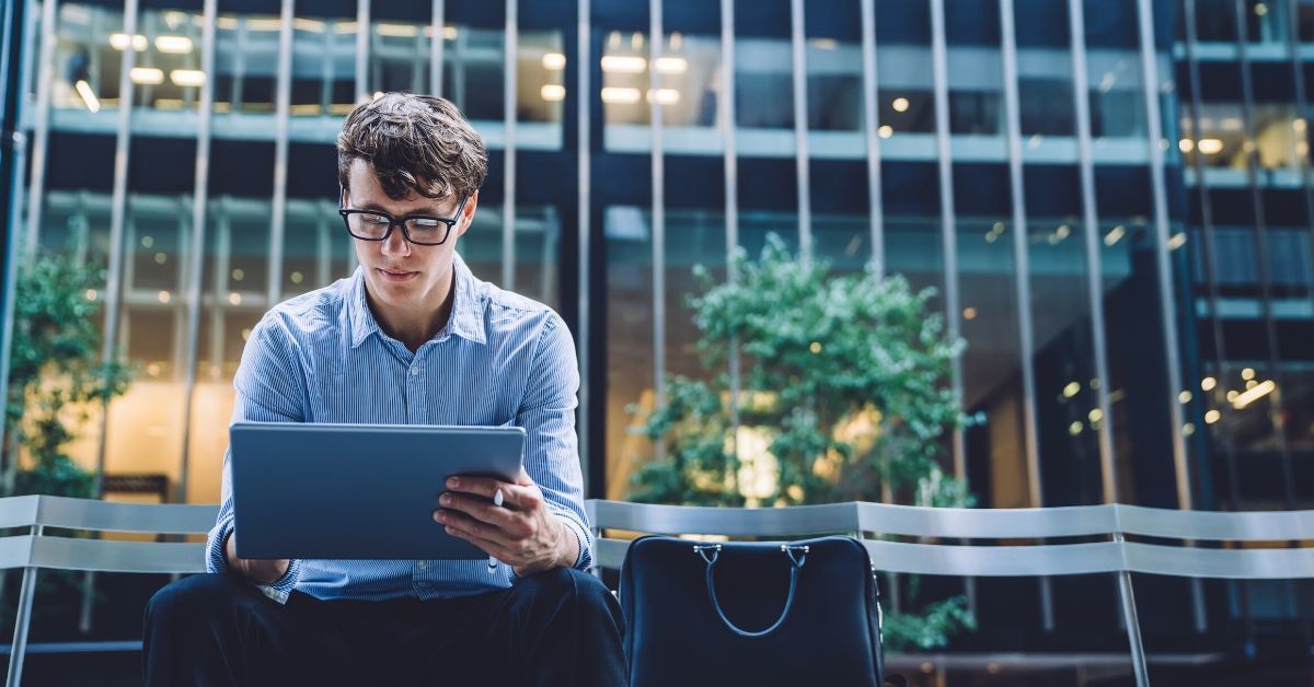 Customer reaches out to customer service digitally and automation helps guide him to the correct place.