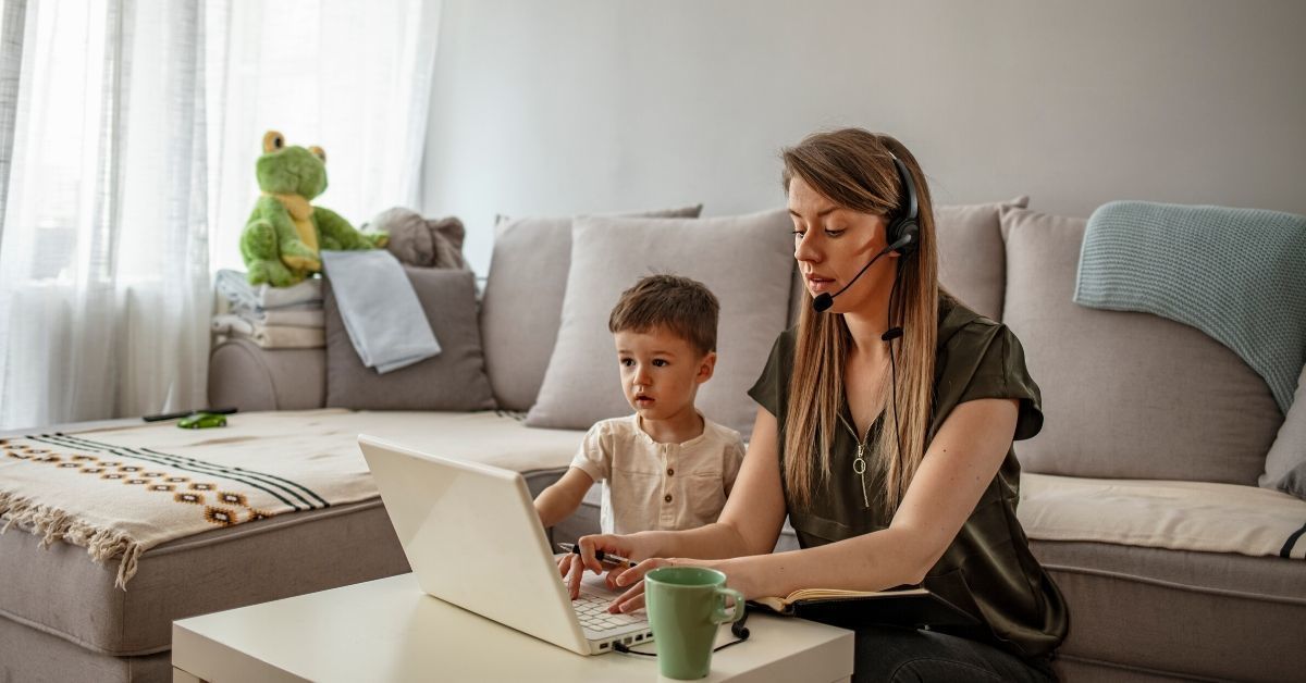 Call center agent works from home with her young son and he supervisor works to understand he at home needs.